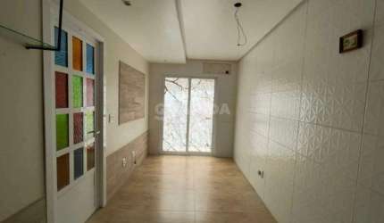Apartamento com 1 dormitório, semimobiliado, e com pátio no bairro Santana