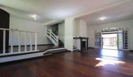 Casa Residencial com 3 dormitórios e 3 vagas de garagem, no bairro Cristal