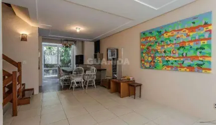 Casa em Condomínio com 4 dormitórios, sendo 2 suítes, e 2 vagas de garagem no bairro Chácara das Pedras