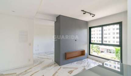 Apartamento semimobiliado com 1 dormitório e 1 vaga de garagem no bairro Central Park