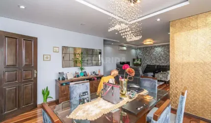 Casa Residencial com 3 dormitórios, sendo 1 suíte, e 4 vagas de garagem no bairro Cavalhada