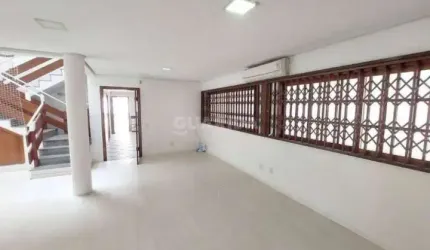Casa Residencial com 7 dormitórios, sendo 5 suítes, e 12 vagas de garagem no bairro Tristeza