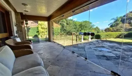 Casa Residencial com 4 dormitórios, sendo 1 suíte, e 6 vagas de garagem no bairro Espirito Santo