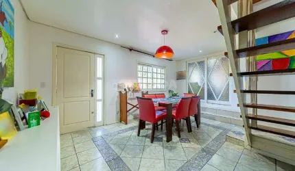 Casa com 3 dormitórios e 2 vagas de garagem, no bairro Cristo Redentor