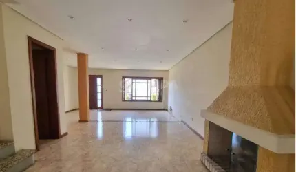 Casa em Condomínio com 4 dormitórios, sendo 1 suíte, e 2 vagas de garagem no bairro Camaquã