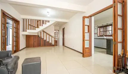 Casa residencial com 5 dormitórios e 6 vagas de garagem no bairro Jardim Itu Sabará
