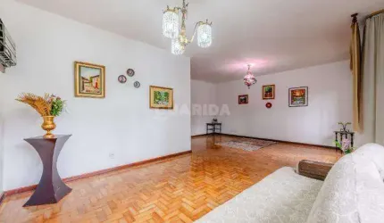 Casa Residencial com 3 dormitórios, sendo 1 suíte, e 4 vagas de garagem no bairro Boa Vista