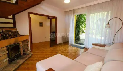 Casa Residencial com 5 dormitórios, sendo 1 suíte, e 3 vagas de garagem no bairro Tristeza
