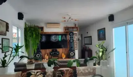 Casa MOBILIADA com 2 dormitórios sendo 1 suíte para alugar no bairro Guarujá.