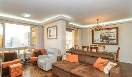 Apartamento mobiliado de 3 dormitórios no bairro Centro Histórico.