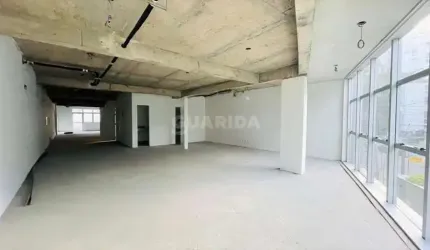 Prédio comercial com 1300m²