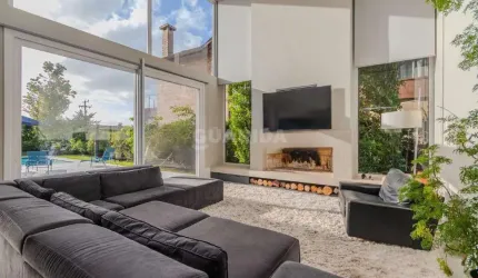 Casa de 4 dormitórios, sendo 3 suítes, no condomínio Ponta da Figueira.