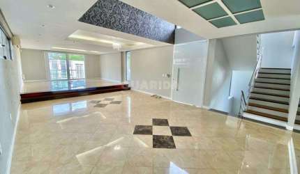 Casa residencial com 4 dormitórios no bairro Guarujá