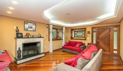 Casa residencial mobiliada com 5 dormitórios, sendo 3 suítes, no bairro Vila Nova