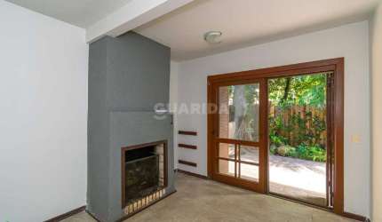 Linda casa sobrado de 75m², 3 quartos sendo 1 suíte no bairro Ipanema.