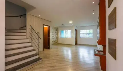 Casa com 3 dormitórios sendo 1 suíte para alugar no bairro Hípica.
