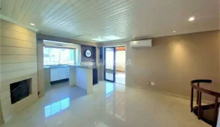 Cobertura com 2 dormitórios, e 2 vagas de garagem no bairro Cristal