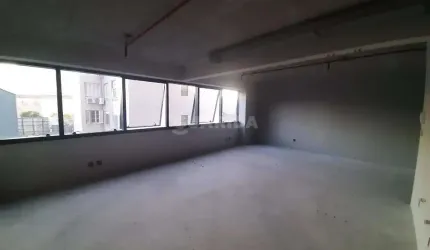 Conjunto comercial com terraço privativo no bairro Moinhos de Vento.
