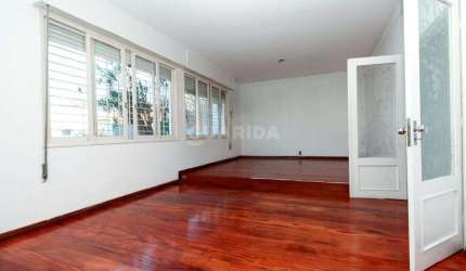 Casa com 5 dormitórios no Bairro Partenon.