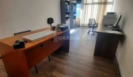 Prédio comercial no bairro Partenon.