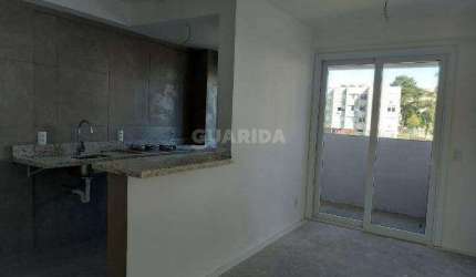 Apartamento com sacada e 2 dormitórios para alugar no bairro Teresópolis.