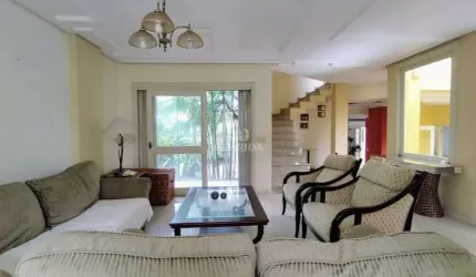 Casa com 5 dormitórios, sendo 3 suítes no bairro Teresópolis.