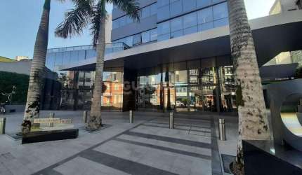Conjunto comercial mobiliado no bairro Moinhos de Vento.