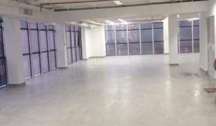 Conjunto comercial, todo reformado, no bairro Centro Histórico