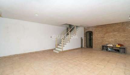 Casa comercial no bairro Tristeza.