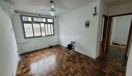 Apartamento reformado com 2 dormitórios no bairro Menino Deus.