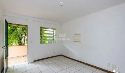 Casa Residencial/Sobrado com 200m² distribuídos, 04 Dormitórios e 2 vagas de garagem, no bairro Hípica
