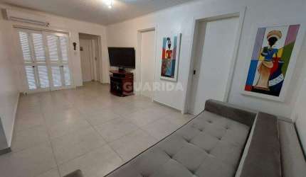 Casa residencial com pátio, 3 dormitórios, no bairro Ipanema - Porto Alegre/RS