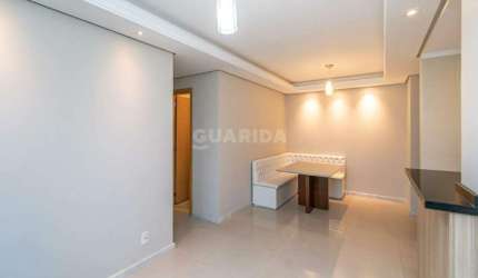 Apartamento semimobiliado com 3 dormitórios, sendo 1 suíte, no bairro Tristeza