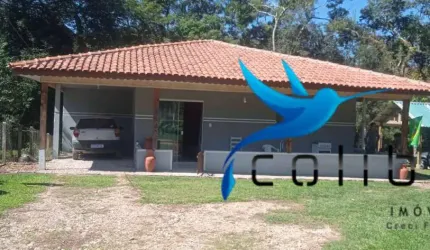 Linda chácara com 5 tanques de peixes e rio em Agudos do Sul