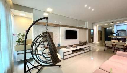 Apartamento a 200 m da areia, mobiliado e equipado com 2 suítes à venda, 90 m² p