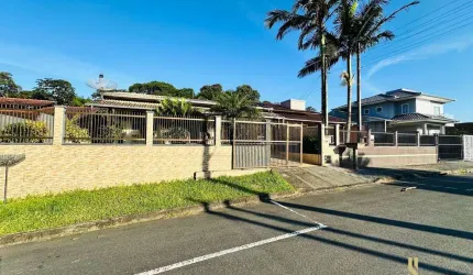 2 Casas à venda no mesmo terreno em uma rua linda, sem saída, no bairro Benedito