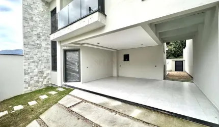 Casa à venda com 3 dormitórios (1 suíte) em região nobre de Indaial/SC