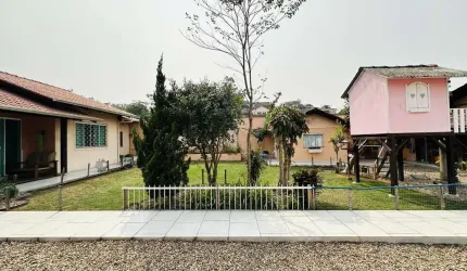2 Lindas casas edificadas em um terreno com 720 m2 em Indaial-SC