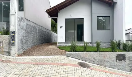 Casa à venda com 2 dormitórios no bairro Warnow em Indaial-SC