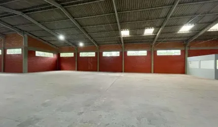 Galpão com 2.500 m2 em região industrial, disponível para locação na cidade de I