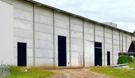 Galpão com 360 m2 disponível para locação em região industrial na cidade de Inda