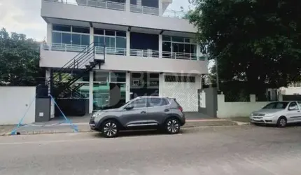 Casa 03 dormitórios locação anual
