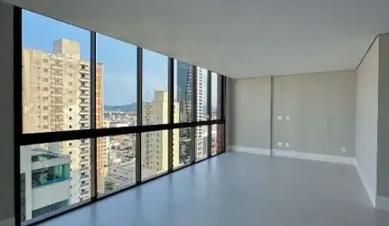 NOVO - 3 SUÍTES - ALTO PADRÃO DE ACABAMENTO - LAZER COM ESTRUTURA DE UM CLUBE - BEM NO CENTRO DE BALNEÁRIO CAMBORIÚ