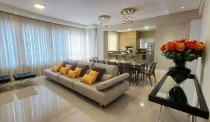 APARTAMENTO COMPLETO, Mobiliado e Equipado, com 03 SUÍTES + 03 VAGAS, com lazer, e Churrasqueira à carvão, no centro de Balneário Camboriú.