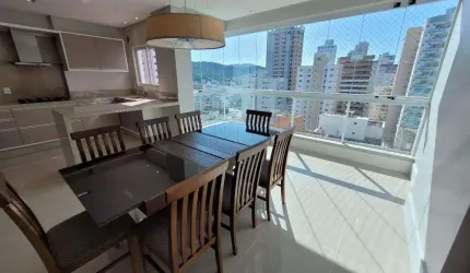Amplo apartamento, mobiliado, com 04 DORMITÓRIOS + 04 VAGAS, no centro de Balneário Camboriú!