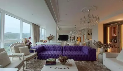 LOCAÇÃO ANUAL - APARTAMENTO FINAMENTE MOBILIADO E DECORADO - 4 SUÍTES - 3 VAGAS - ÁREA DE LAZER COMPLETA
