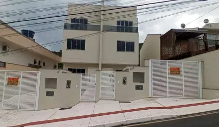 LOCAÇÃO ANUAL - SOBRADO TRIPLEX - 3 SUÍTES - 2 VAGAS - BALNEÁRIO CAMBORIÚ/SC