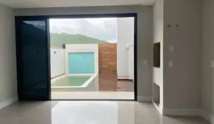 Sobrado com 03 suítes e 170m² no bairro São Francisco em Camboriú