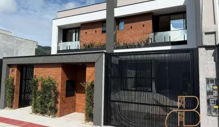 Sobrado pronto para morar, 03 suítes e piscina em Camboriú