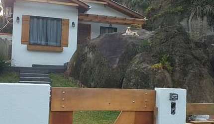 Casa com 02 dormitórios no Rio Pequeno - Camboriú